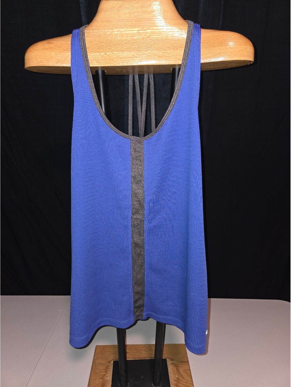 Avia Women's Athletic Tank Top Size Large Blue with Black Trim